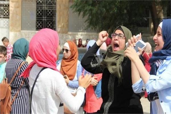 طلبة وطالبات الثانوية العامة