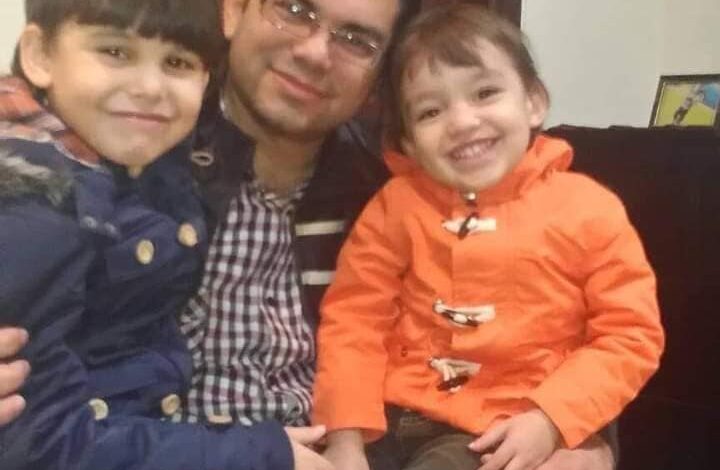 الأب والطفلين