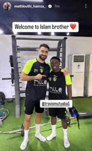 لاعب نادي الزمالك ترافيس موتيابا يُِشهر إسلامه