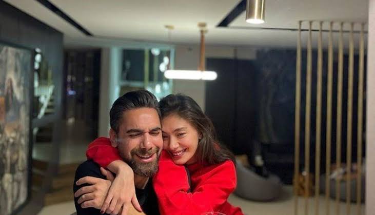 نسليهان أتاغول وزوجها