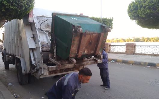 تفريغ صناديق القمامة