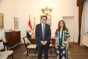 وزير الثقافة وأنغام
