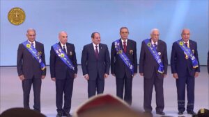 الرئيس السيسي يقدم الشكر لأبطال حرب أكتوبر المجيد