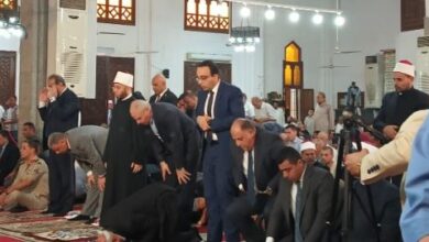 وزير الأوقاف يؤدي صلاة الجمعة