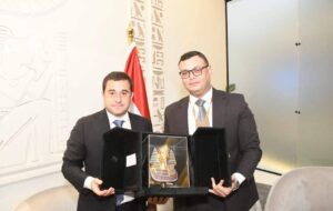 وزير الإسكان