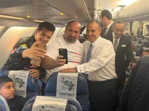 وزير الخارجية يصطحب ٢٩٤ مواطنًا لإعادتهم إلى أرض الوطن