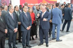 رئيس الوزراء يتفقد جناح هيئة الرقابة المالية في معرض القاهرة للتكنولوجيا Cairo ICT