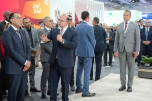 رئيس الوزراء يتفقد جناح هيئة الرقابة المالية في معرض القاهرة للتكنولوجيا Cairo ICT