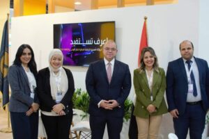 رئيس الوزراء يتفقد جناح هيئة الرقابة المالية في معرض القاهرة للتكنولوجيا Cairo ICT
