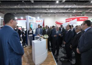 رئيس الوزراء يتفقد جناح وزارة التعليم العالي والبحث العلمي