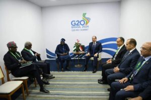 الرئيس السيسي يلتقي مع نظيره النيجيري على هامش قمة مجموعة العشرين