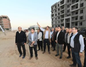 وزير الإسكان يتفقد مشروع الساحل الشمالي الغربي