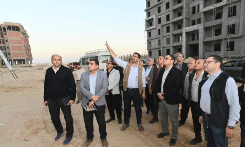 وزير الإسكان يتفقد مشروع الساحل الشمالي الغربي