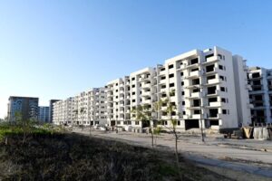وزير الإسكان يتفقد مشروع الساحل الشمالي الغربي