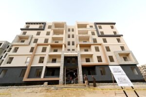 وزير الإسكان يتفقد مشروع الساحل الشمالي الغربي