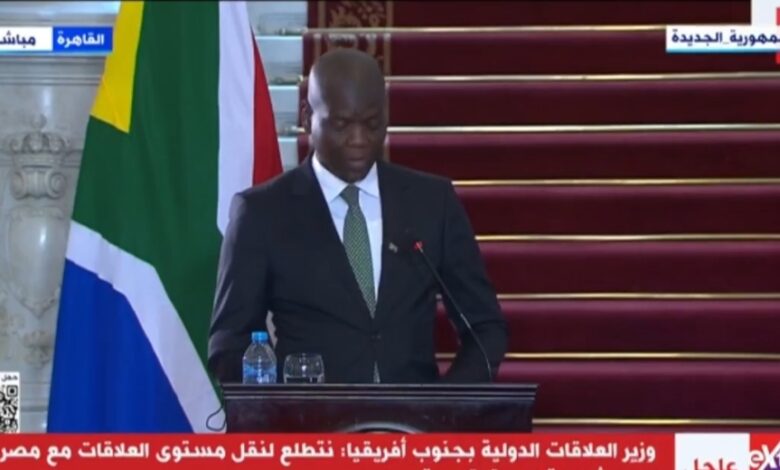 رونالد لامولا وزير العلاقات الدولية والتعاون لجمهورية جنوب أفريقيا