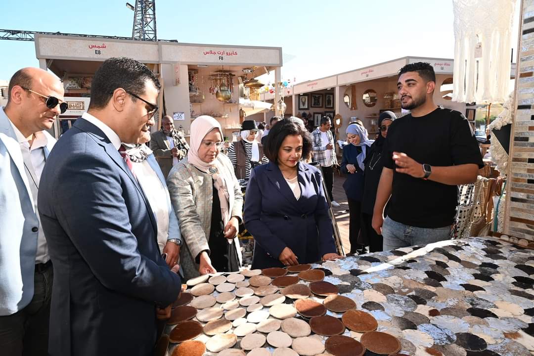 وزارة التضامن تفتتح أوّلَ معرض "ديارنا للحرف اليدوية والتراثية" في الجونة