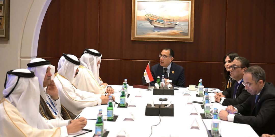 مدبولي يطرح فرصًا استثمارية جديدة خلال لقائه برجال أعمال قطر