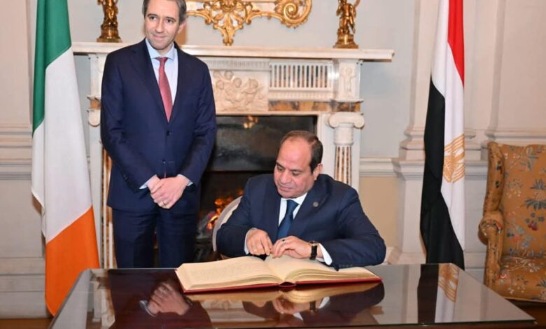 الرئيس السيسي يبحث التعاون مع رئيس وزراء أيرلندا ويدعوه لافتتاح المتحف الكبير