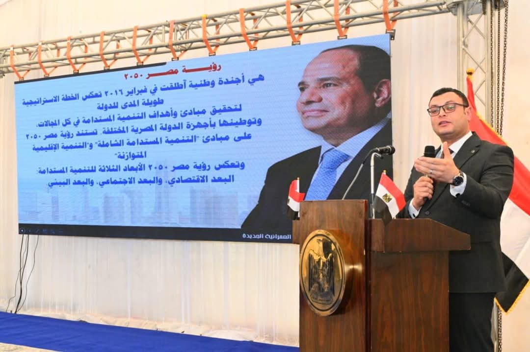 وزير الإسكان يسلم محاضر استلام أراضٍ جديدة بالعبور