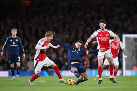 تاريخ مواجهات أرسنال ومانشستر يونايتد