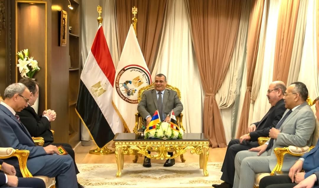 وزير الإنتاج الحربي يبحث تعزيز التعاون الصناعي مع السفير الأرميني