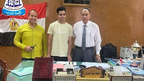 عميد آداب الزقازيق يعتذر لطالب من ذوي الهمم ويوجّه بدعمه