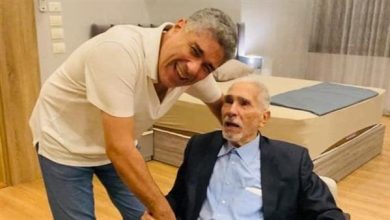 الفنان عبد الرحمن أبو زهرة ونجله