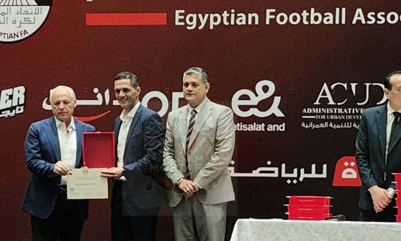 تكريم الحكم محمود وفا