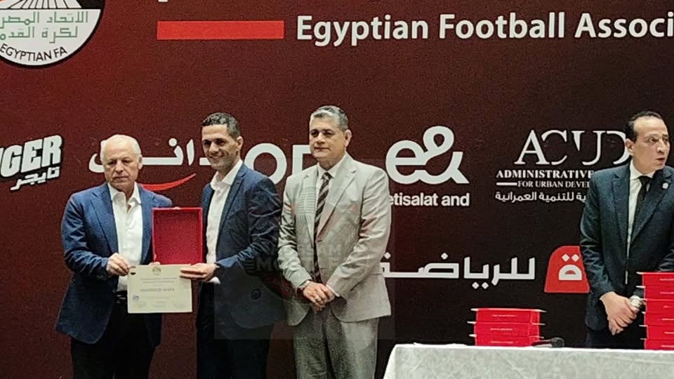 تكريم الحكم محمود وفا