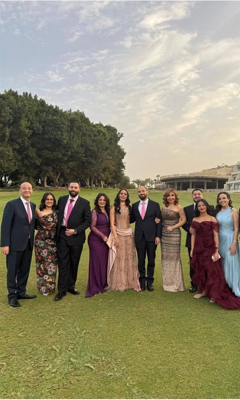 عمرو أديب ولميس الحديدي يجتمعان في خطوبة نجلهما