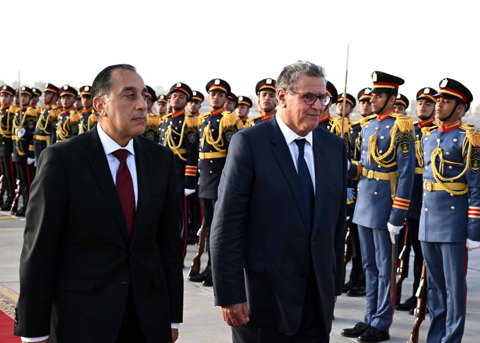 رئيس الوزراء يستقبل نظيره المغربي في مطار القاهرة الدولي