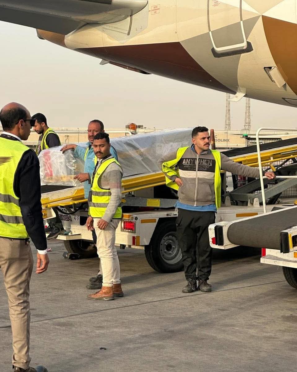 وزير البترول يستقبل جثمان المهندس المصري ضـحية الحـرب الإيرانية بالإمارات