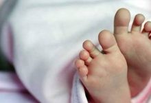 العثور على طفل رضيع وسط القمامة