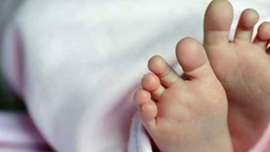 العثور على طفل رضيع وسط القمامة