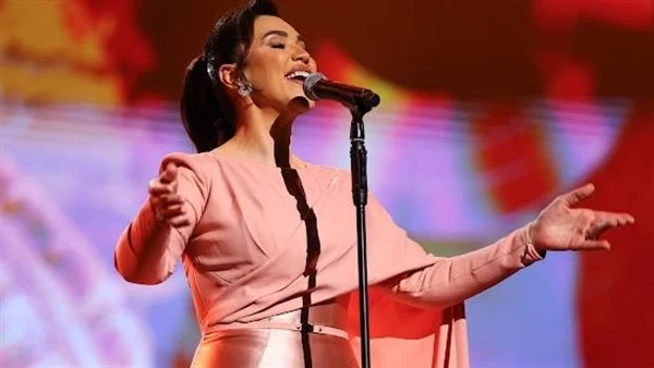 الفنانة مي فاروق