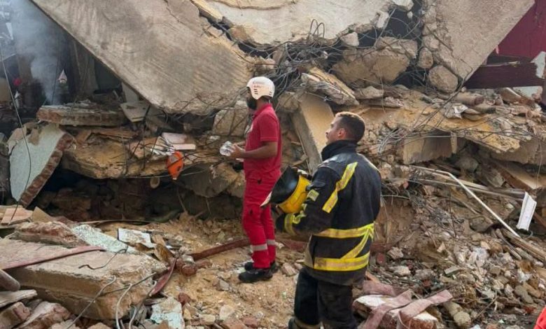 جهات التحقيق تعاين موقع حريق منشأة ناصر